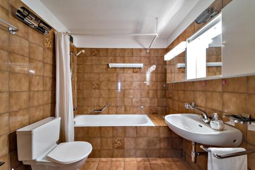Ein Badezimmer in der Unterkunft Chesa Dmuretta - Madulain