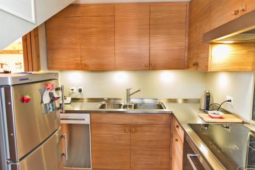 Dapur atau dapur kecil di Chesa Valluna - La Punt-Chamues-ch