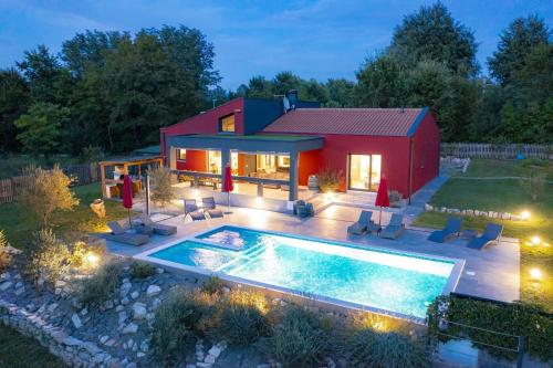 Red House Kraj Drage - Villa with Swimming Pool and Playground