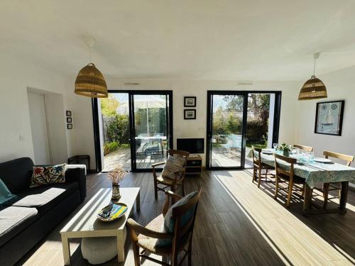 Photo de la galerie de l'établissement Ty Kerbihan, confortable maison au calme, 200m plage, à La Trinité-sur-Mer