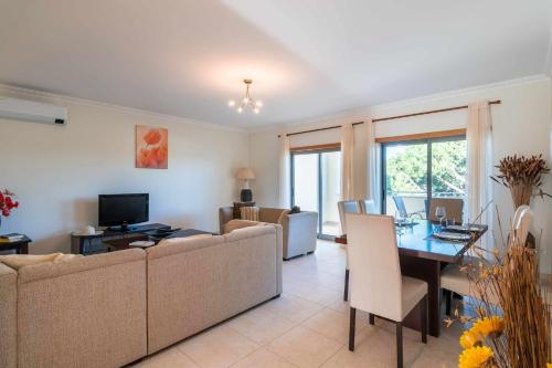 Balaia Residense Penthouse 2 Bedroom Apartment with Pool