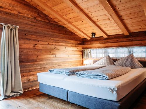 Postel nebo postele na pokoji v ubytování Chalet in Leutasch near Kreithlift Ski Resort