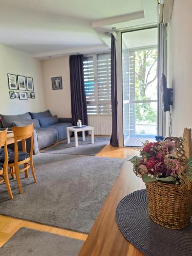 One-Bedroom Apartment near Saint Sava Temple with Free Private Garage