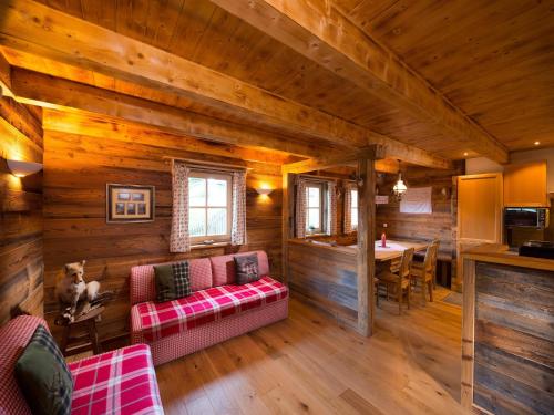 A television and/or entertainment centre at Chalet Steinbock St Martin am Tennengebirge