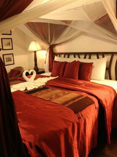 Letto o letti in una camera di Tri Yaan Na Ros Colonial House