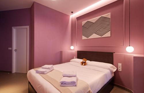 a room with a bed with a teddy bear sitting on it at Osito Hub - Llorens in Valencia