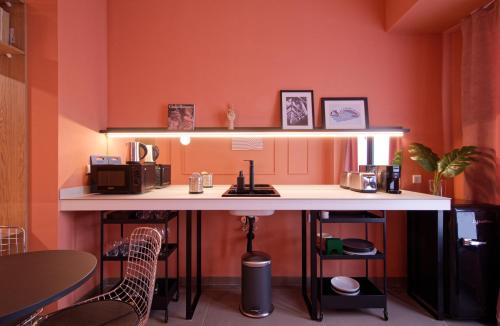a kitchen with an island with a counter and chairs at Osito Hub - Llorens in Valencia