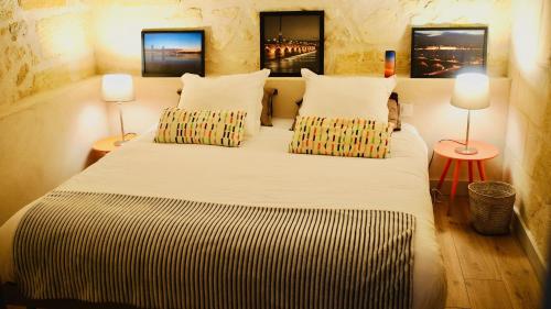 En eller flere senge i et værelse på Esprit Bordelais