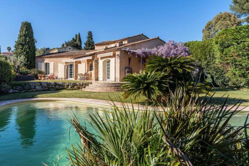 Charming provençal family house with swimming pool
