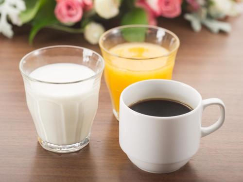 a glass of milk and a cup of coffee on a table at Sotetsu Fresa Inn Hamamatsucho-Daimon in Tokyo