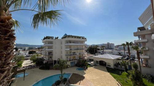 Bonito piso en Roses con piscina y parking AV-66