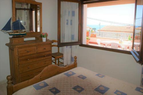 Posteľ alebo postele v izbe v ubytovaní Precioso apartamento con vistas en Roses AV-41