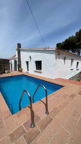 Preciosa Casa en Roses con Vistas al Pueblo y al mar AV-33
