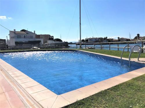 Apartamento en Roses con vistas al canal y piscina AV-52