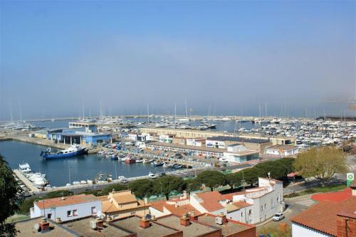 Apartamento con vistas al mar y al puerto de Roses AV-07
