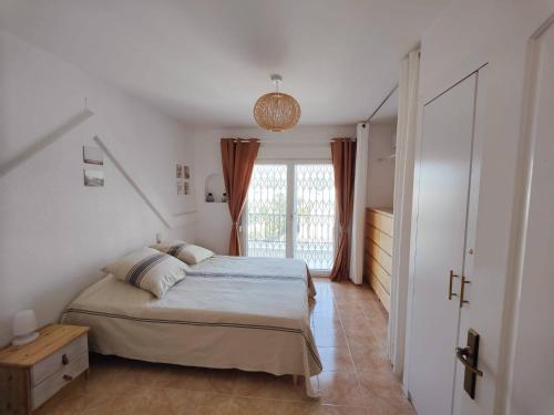 Casa con vistas al mar y a la montaña en la Almadrava AV-36