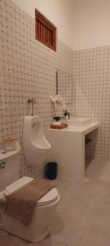 Bilik mandi di HOME VILLA