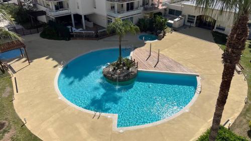 Apartamento con parking y piscina comunitaria AV-42