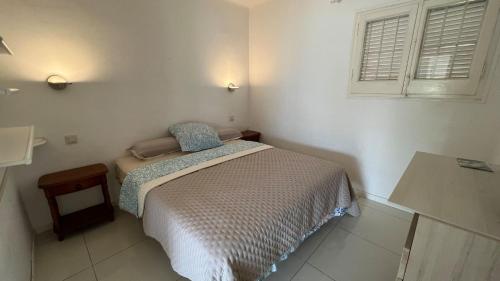 Precioso apartamento moderno en primera linea del mar AV-11
