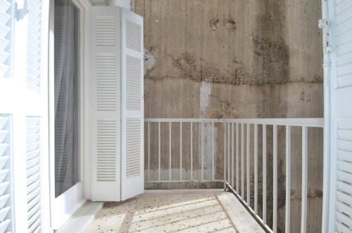 A cozy minimal apartment at Koukaki, Dimitrako...