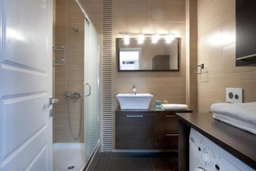 Glyfada A Modern minimal apartment