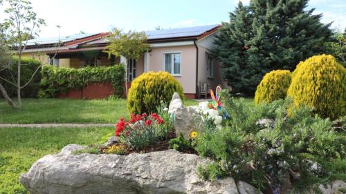 a rock garden in front of a house at Ferienhaus - Bungalow Lavanda 2 in Poreč