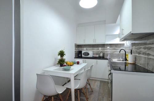 A spacious minimal apartment at Chalandri