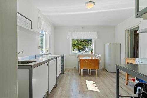 Dapur atau dapur kecil di Valen House, Reine