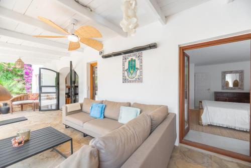 Khu vực ghế ngồi tại Chic Ibiza Villa nearby Olivera beach