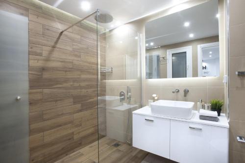 (A) Koukaki, A modern, newly refurbished Studio