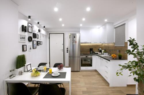(A) Koukaki, A modern, newly refurbished Studio