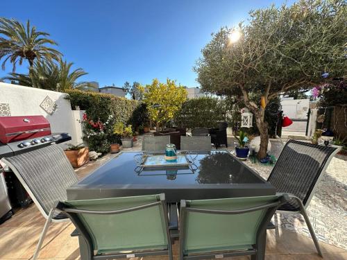 Bonito apartamento con gran terraza y piscina comunitaria AV-08