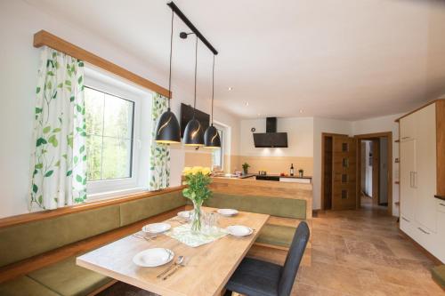 Posezení v ubytování Ferienwohnung zur Kundler Klamm by FeWo-Plan WILD011