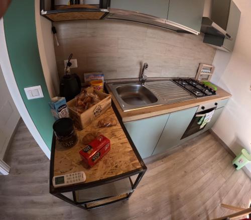 a small kitchen with a sink and a counter top at La Mansarda in Quarto