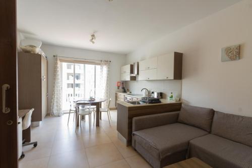 Kuchyň nebo kuchyňský kout v ubytování Modern & Central 2 bedroom & 2 bathrooms apartment