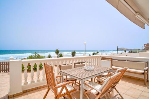 Amplio duplex en primera linea del Mediterráneo