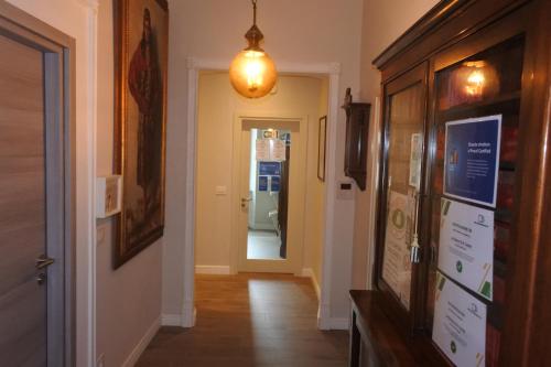a hallway with a hallway at La Dimora di B.Cairoli in Ovada
