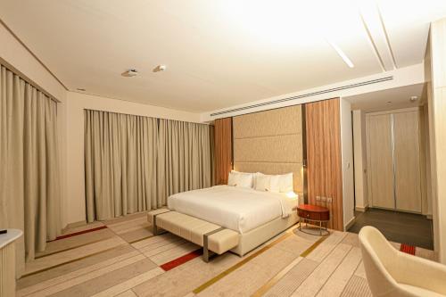Swisstouches Hotel Ammanにあるベッド