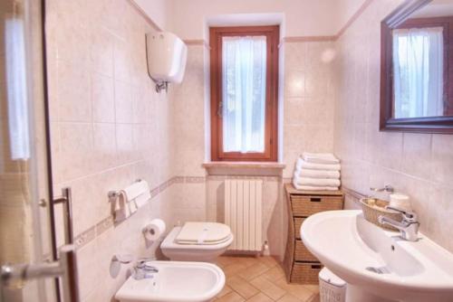 A bathroom at Alle Porte di Assisi