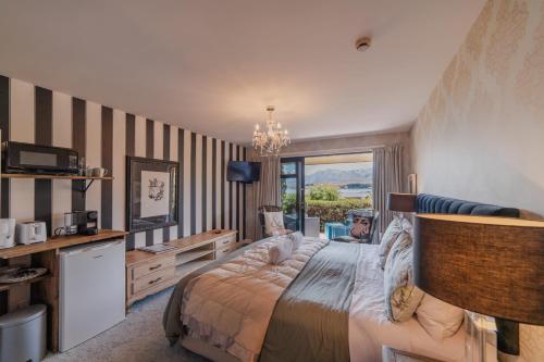 a bedroom with a large bed and a window at Private Room Near the Lake - Ohau in Lake Tekapo