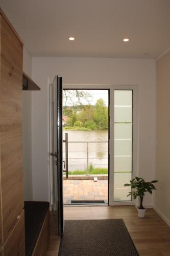 a hallway with a door leading to a patio at Ferienhaus am Mühlteich in Lindenberg