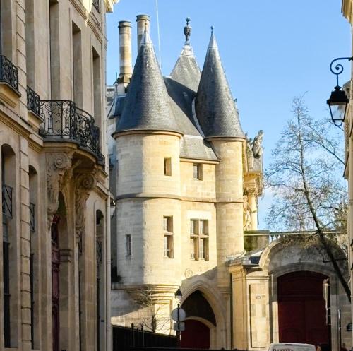 Le Marais Gallery - Elegant 1-Bedroom Apartment