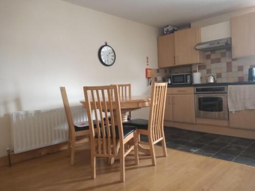 Η κουζίνα ή μικρή κουζίνα στο Eglantine Townhouse