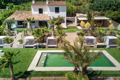 Brand new 6 bedroom villa with pool