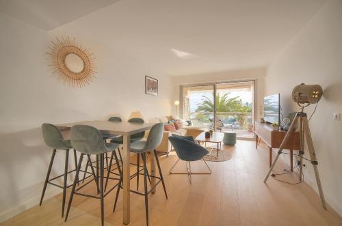 Auré-Parking-Piscine-Terrasse-VCA