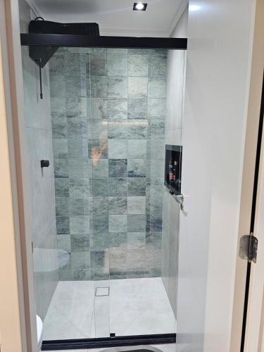 Koupelna v ubytování Lindo Studio na Frente do Shopping Eldorado Completo!