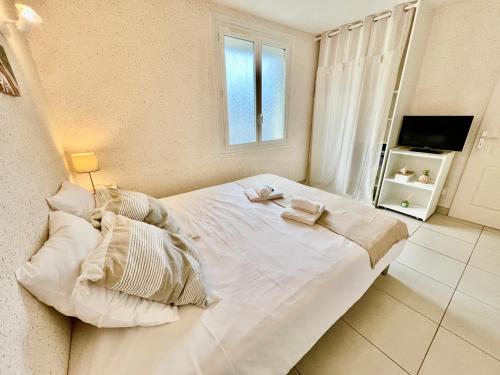 Cama o camas de una habitación en La Côtière, Terrasse et Jardin RDC, Proche plage
