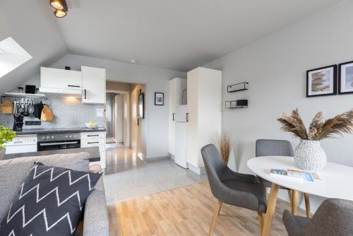 Kuchyň nebo kuchyňský kout v ubytování Appartement Nele Kieler Straße 16a APPARTO Grömitz