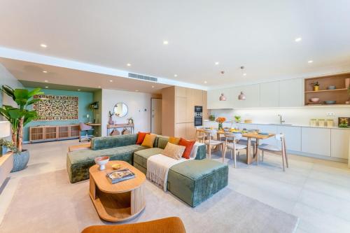 Lagos Design - Stylish & Spacious Retreat