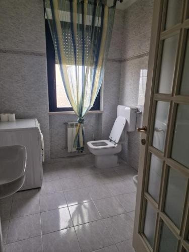 A bathroom at Appartamento Divino Tramonto
